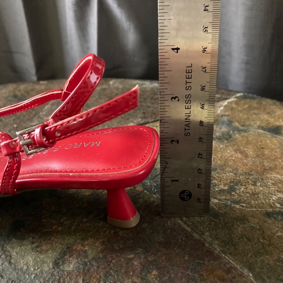 NWOB Marc Fisher Patent Red Holiday Strappy Kitten Heel Sz 5.5 - Picture 5 of 8